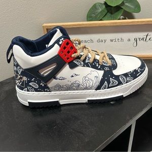 Size 8 1/2 men’s shoes.